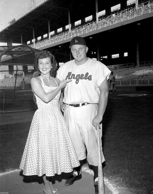 Steve-Bilko-LA-Angels-first-baseman-Betty-White