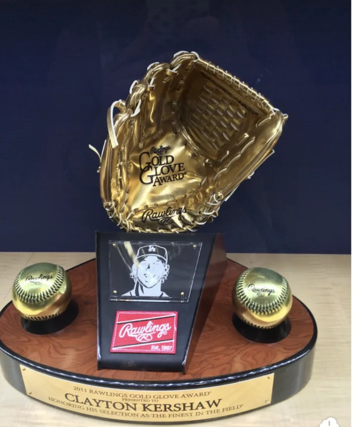 LA-Dodgers-Golden-Glove-Award-Clayton-Kershaw